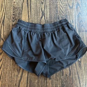 Lululemon Hotty Hot 2.5” Shorts Size 8